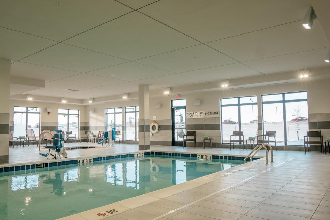 Courtyard By Marriott Fargo Hotell Exteriör bild