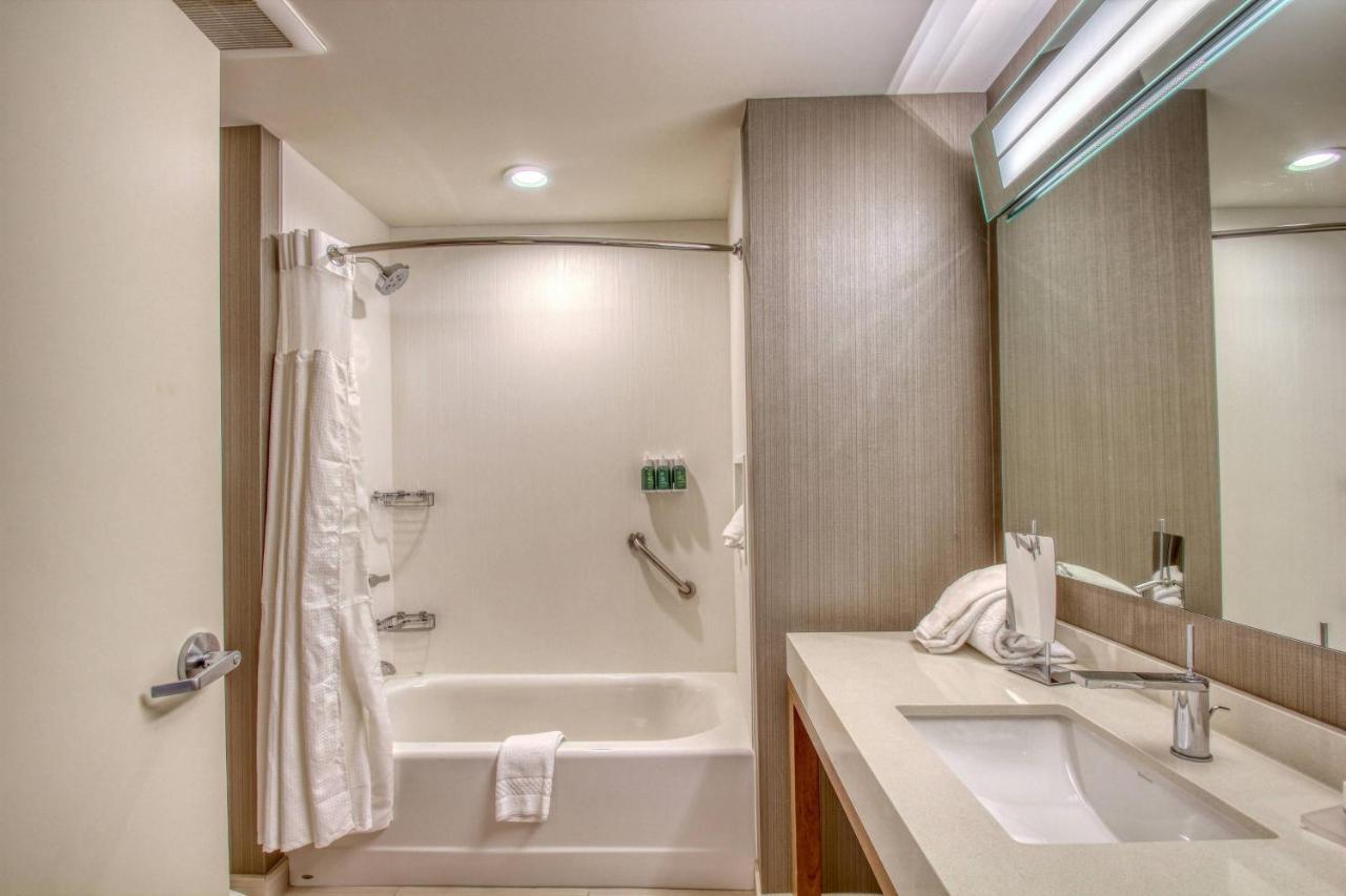 Courtyard By Marriott Fargo Hotell Exteriör bild