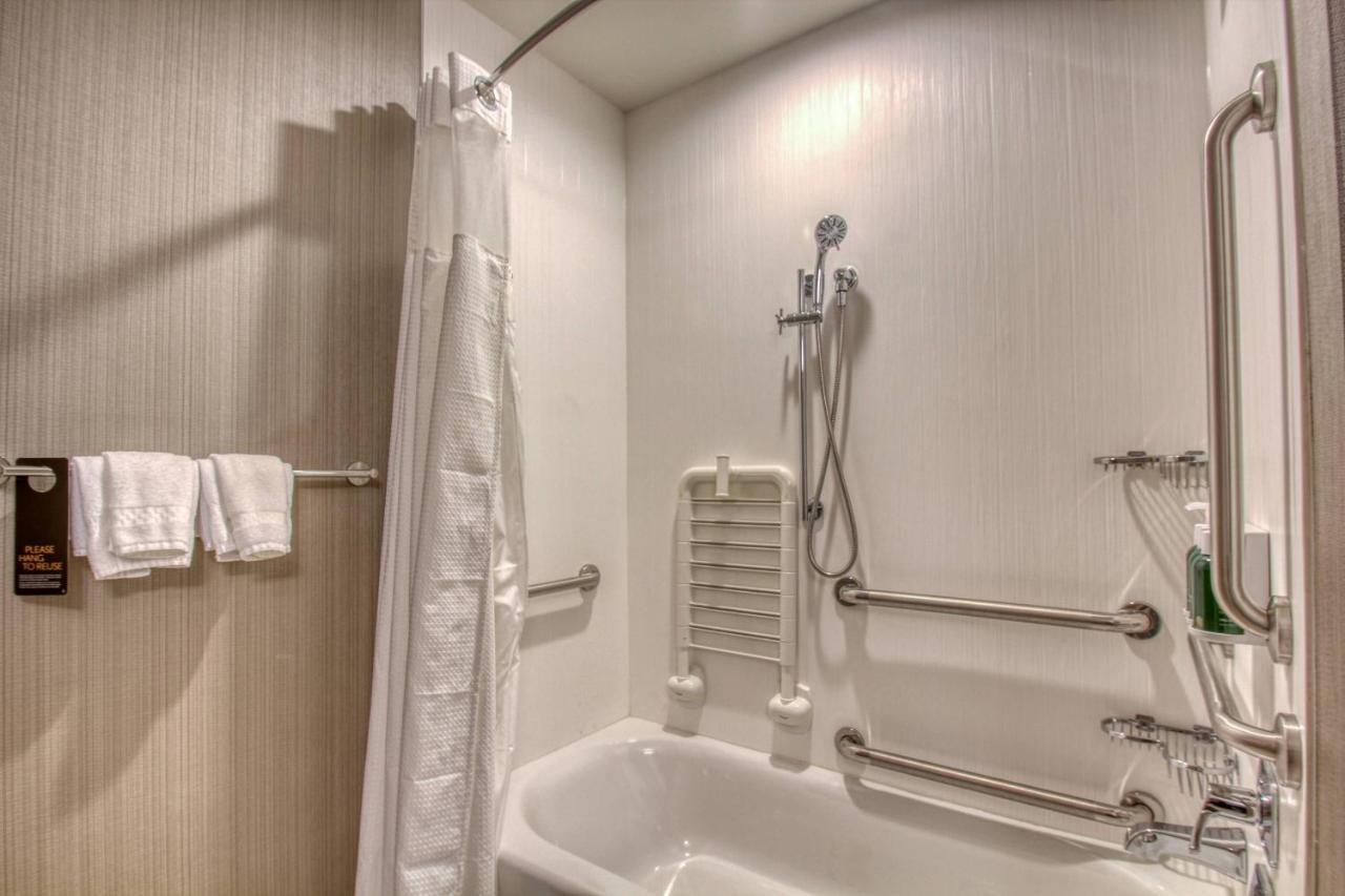 Courtyard By Marriott Fargo Hotell Exteriör bild