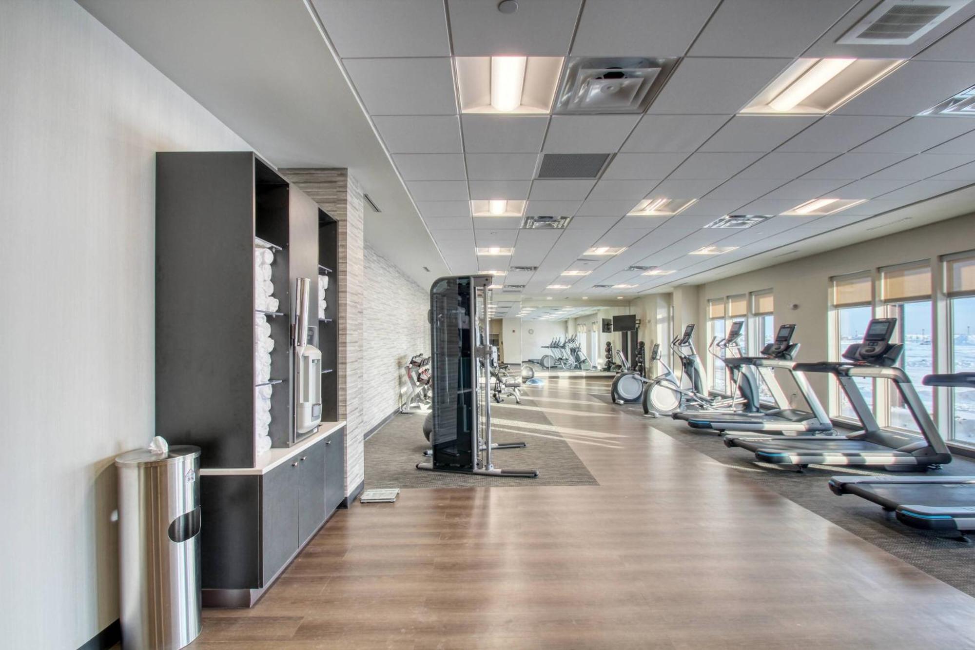 Courtyard By Marriott Fargo Hotell Exteriör bild