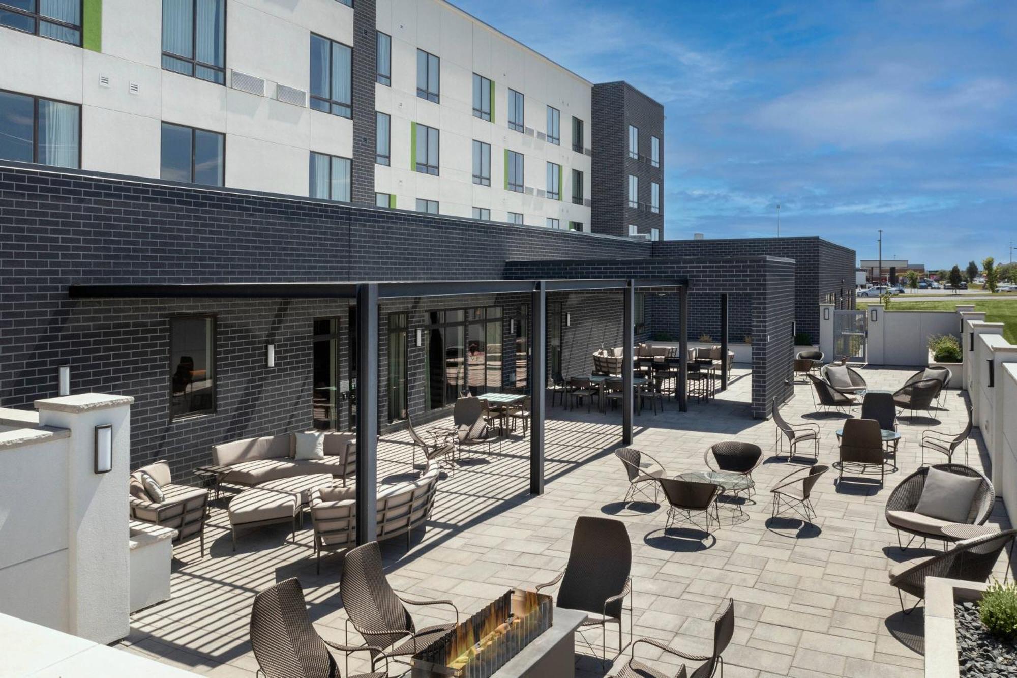 Courtyard By Marriott Fargo Hotell Exteriör bild